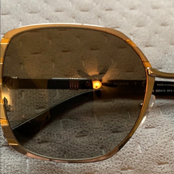 Perfect condition Tory Burch sunglasses - Picture 8 of 10